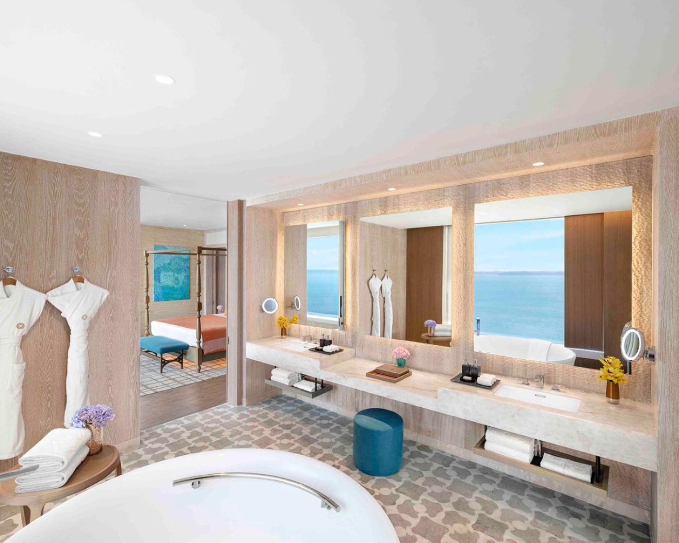 Taj Cidade De Goa Horizon, Goa Panaji Ngoại thất bức ảnh Bathroom of a suite